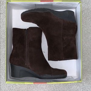 Used/Worn Bare Traps Mary Jo Brown Suede Boots